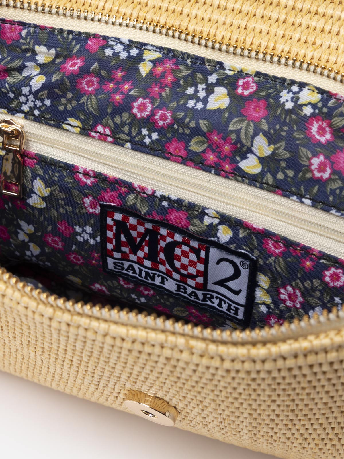 Strohpochette mit Fruchtanhängern