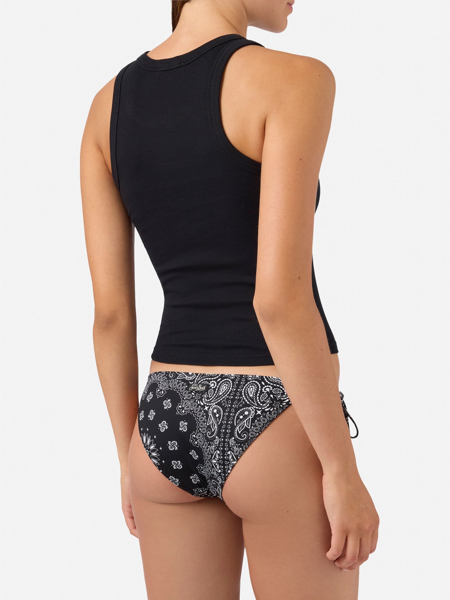 Camiseta de tirantes Ada acanalada negra con bordado