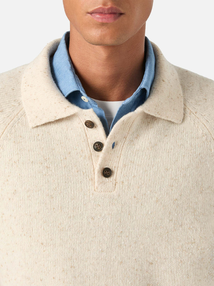 Polo en maille Donegal Alfie beige en mélange de laine 