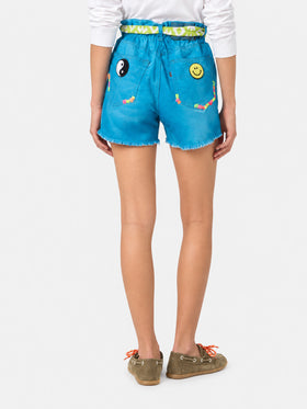 Türkise Arizona-Jeansshorts mit Stickereien und Applikationen 