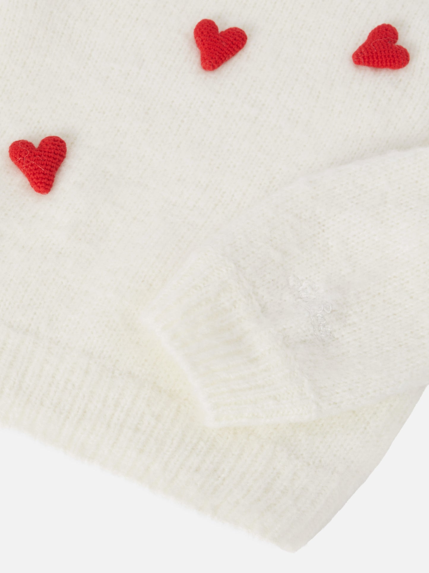 Gebürsteter Pullover Bloom Soft mit gehäkelten Herzapplikationen