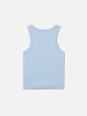 Camiseta de tirantes Blue Jr en azul claro con bordado St. Barth is sweet y fresas 