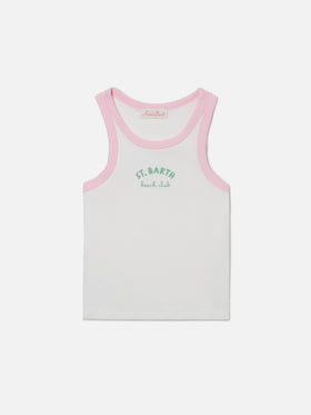 Camiseta de tirantes Blue Jr en blanco con logo bordado y ribetes rosas 