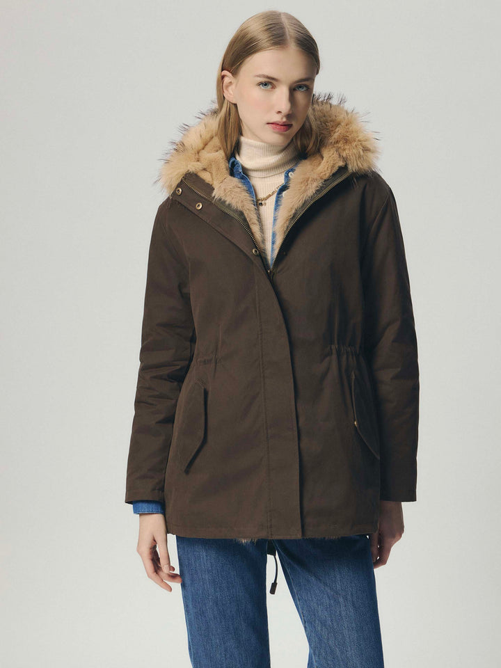 Parka Brenna verde militare in tessuto cerato di misto cotone con cappuccio in effetto pelliccia