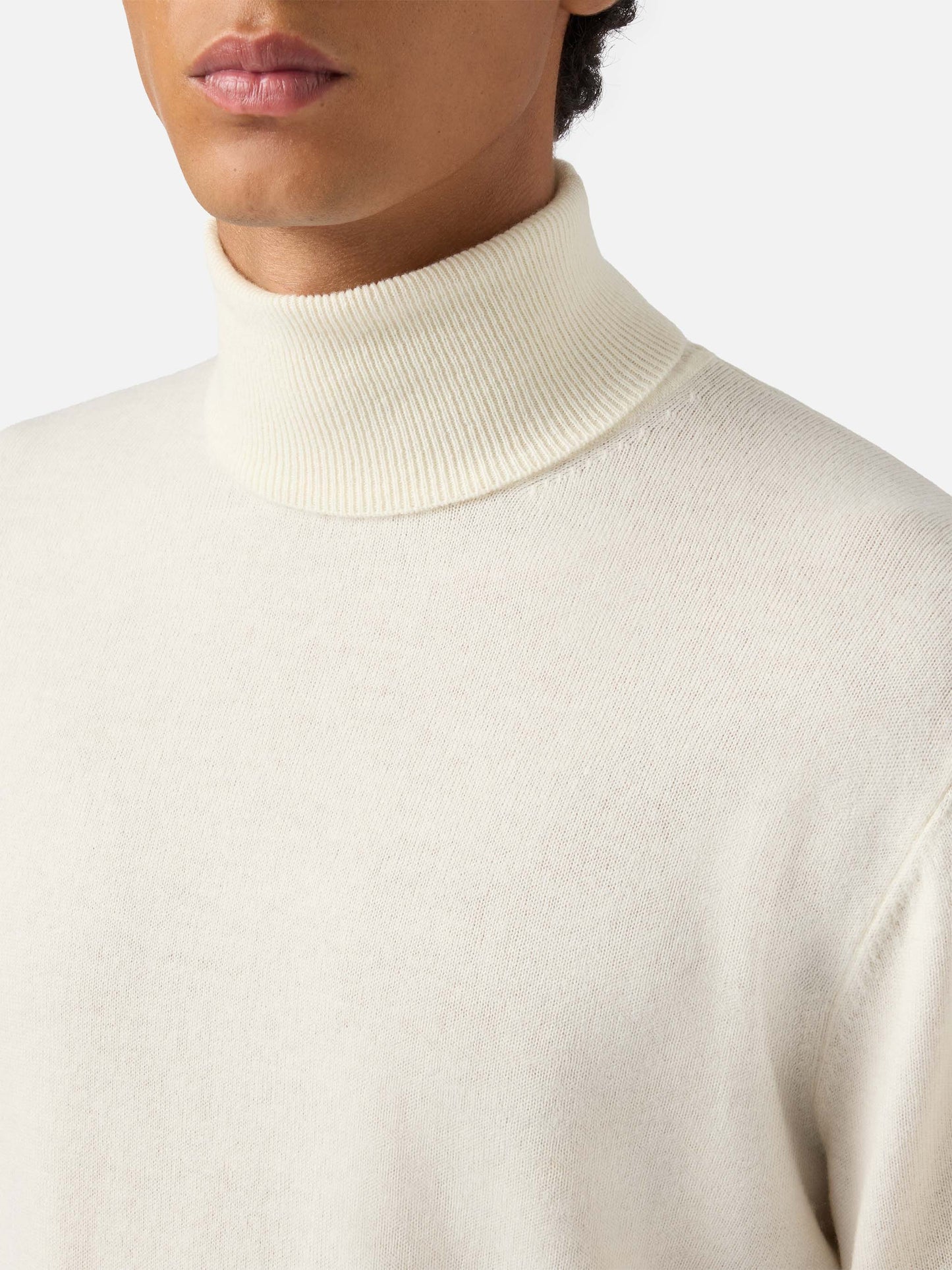 Turtleneck sweater Bond in white merino wool and cashmere