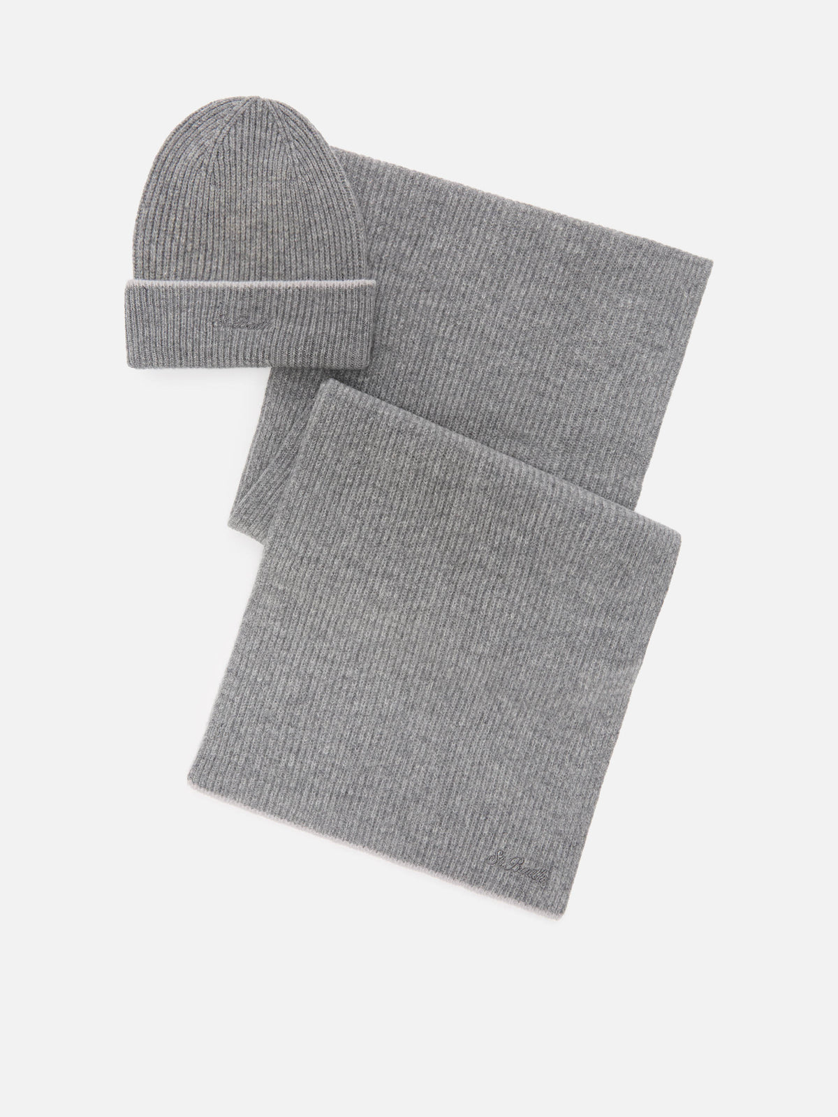 Ensemble bonnet et écharpe en laine grise 