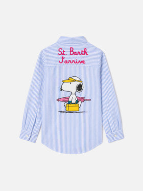 Camisa Mini Brigitte de seersucker a rayas azul claro con estampado de Snoopy | SNOOPY PEANUTS® SPECIAL EDITION 