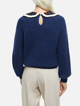 Damenpullover Calia in Marineblau aus Rippstrick mit Tartan-Kragen und Schleife 