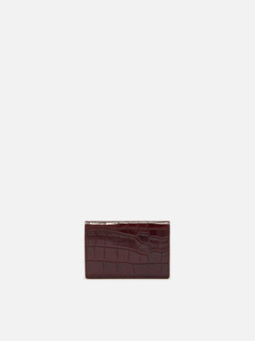 Tarjetero de piel bordeaux con estampado croco 