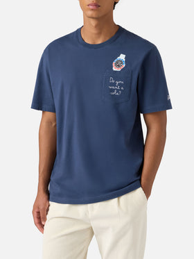 T-shirt Connor in cotone blu con ricamo sul taschino Do you want a cola?