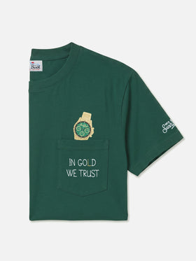Connor T-Shirt mit Brusttasche in Grün mit „In Gold We Trust“-Stickerei 