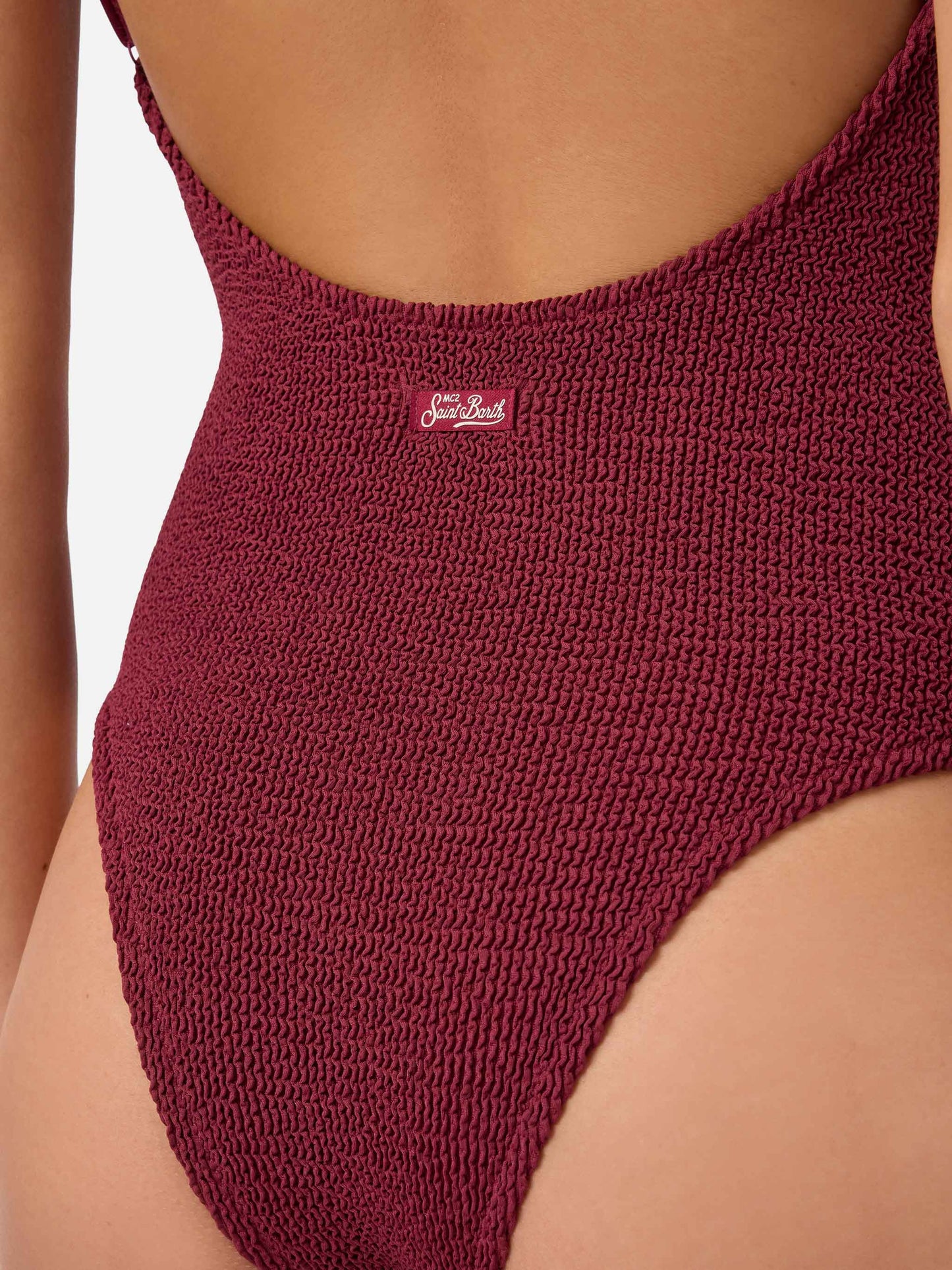 Bañador de una pieza Dara en tejido crinkle color burdeos 