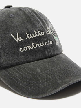 Gorra de béisbol Davis de algodón en negro con bordado Va tutto al contrario 