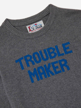 Douglas Rundhals-Strick in Grau mit Trouble Maker-Schriftzug 