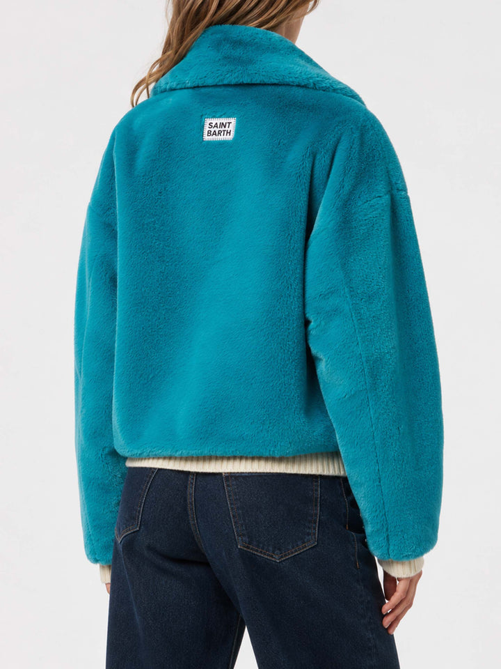 Chaqueta corta Emelyn de pelo sintético color teal 
