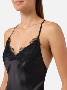 Robe nuisette en satin Eydis en noir 
