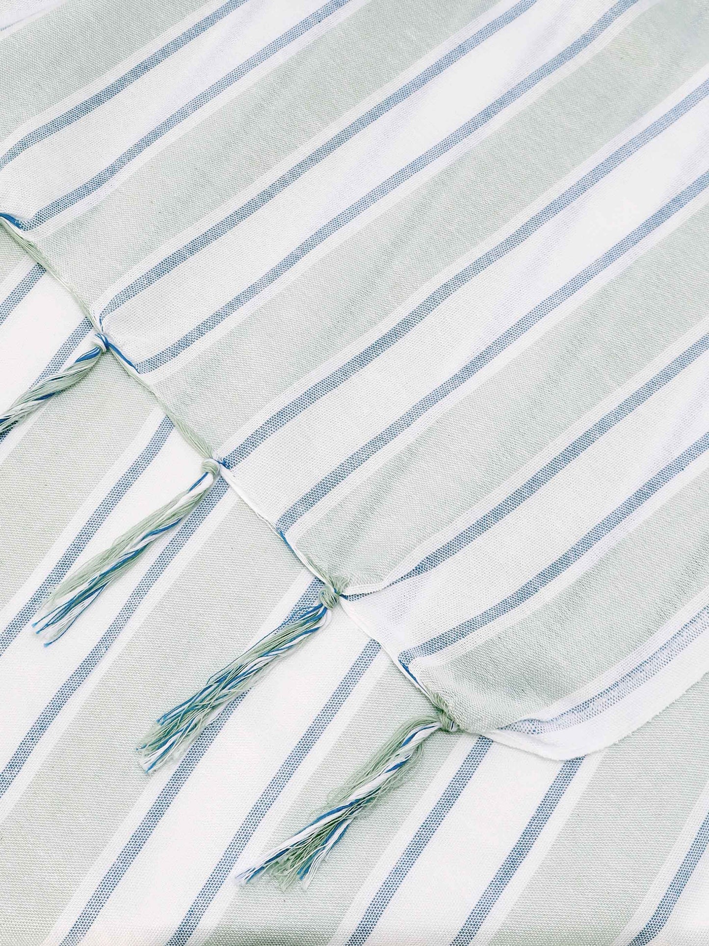 Serviette de plage fouta Lightbeach à rayures vert aqua et blanches avec logo brodé 