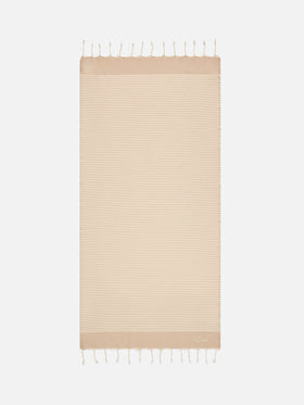 Toalla de playa fouta con pequeñas rayas beige y blancas 