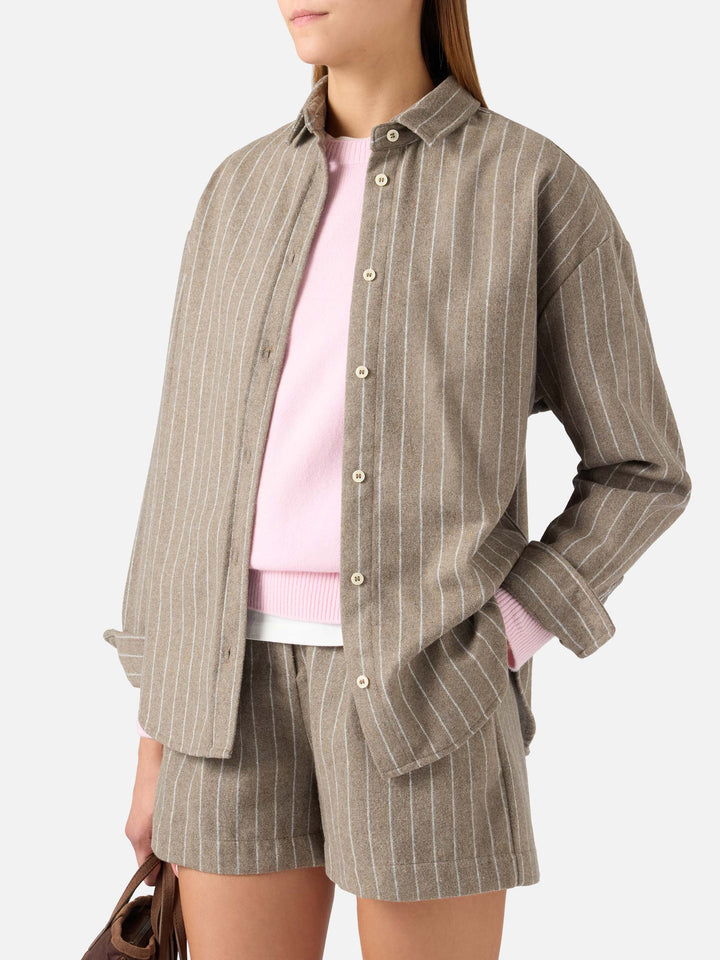 Beiges Gigy-Hemd aus Flanell in Wollmischung mit Nadelstreifen und Strass-Logo 