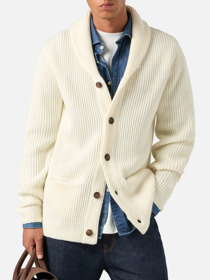 Cárdigan Glasgow de lana color off white con cuello chal 