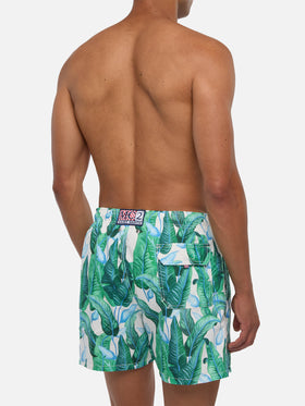 Mittellange Badeshorts mit tropischem Blätterprint