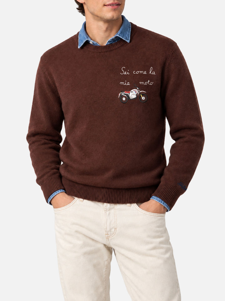 Maglia girocollo Heron marrone con ricamo Sei come la mia moto