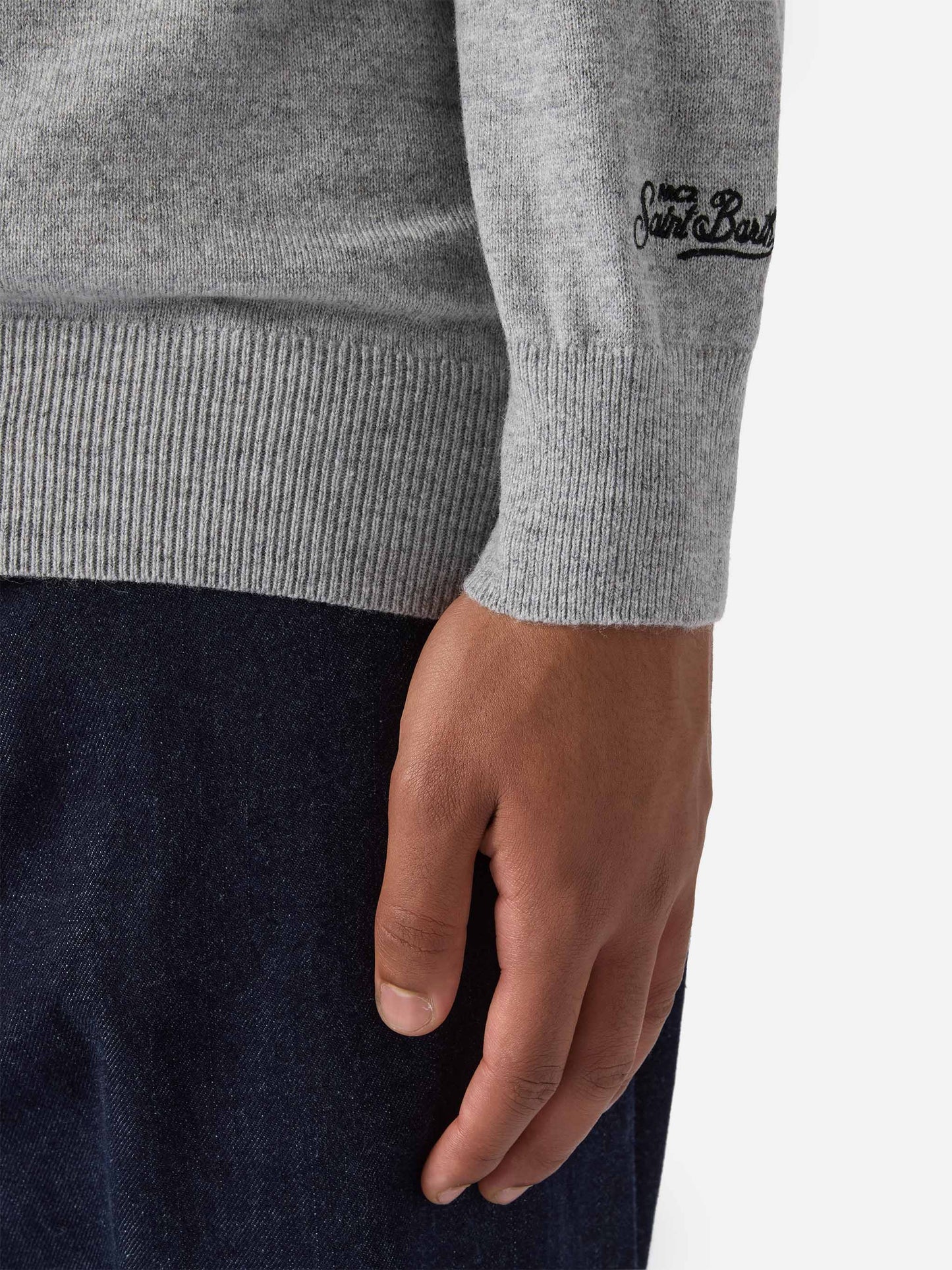 Maglione a girocollo Heron Light con ricamo Nella vita ci vuole classe