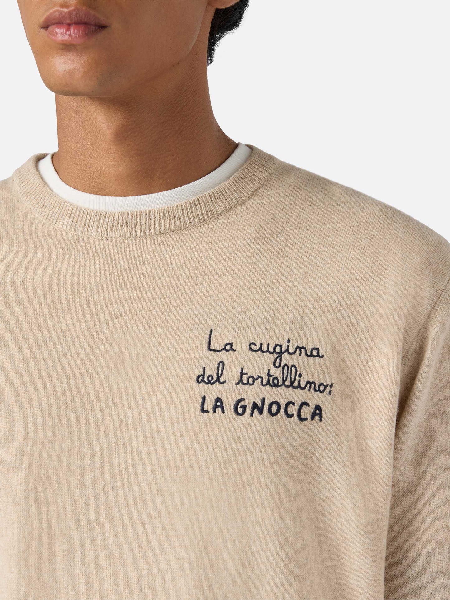 Maglione a girocollo Heron Light con ricamo La cugina del tortellino, la Gnocca! | VACANZE DI NATALE SPECIAL EDITION