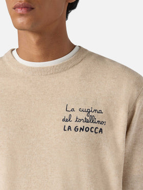 Maglione a girocollo Heron Light con ricamo La cugina del tortellino, la Gnocca! | VACANZE DI NATALE SPECIAL EDITION
