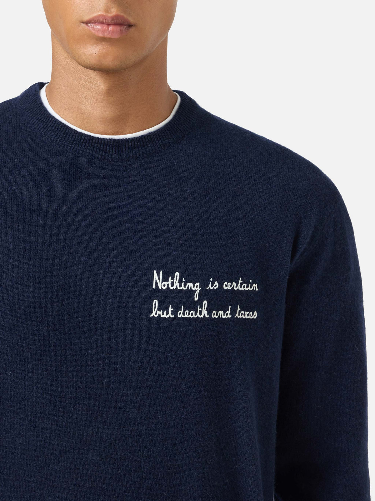 Pull en maille ras-du-cou Heron Light bleu marine blue avec broderie 