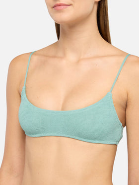 Klassische Crinkle-Badehose „Marielle“ aus Lurex in Salbeigrün – Bralette-Oberteil „Judy“ aus Lurex in Crinkle-Optik in Salbeigrün