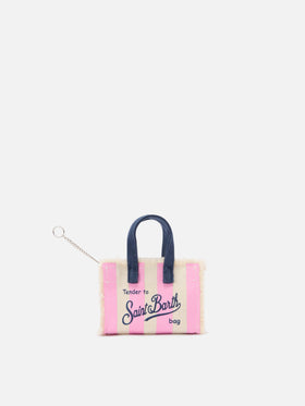 Llavero de tela a rayas con forma de mini bolso y logo bordado 
