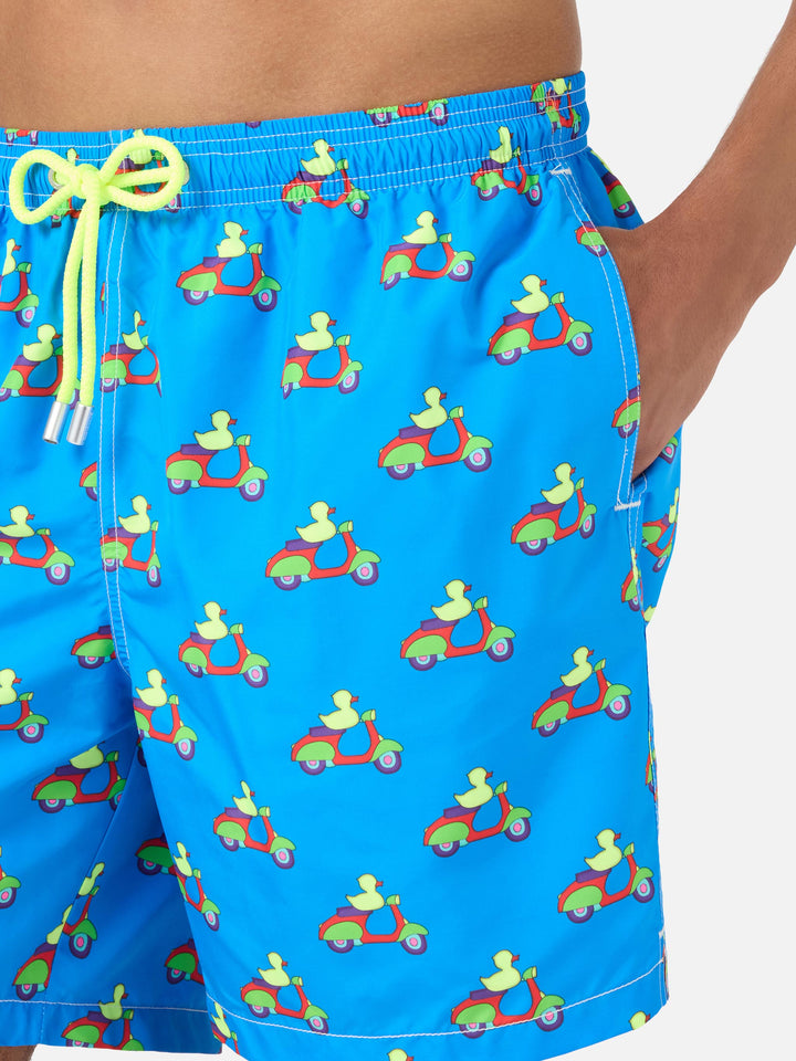 Short de bain bleu avec imprimé canards sur scooters | Special Edition 