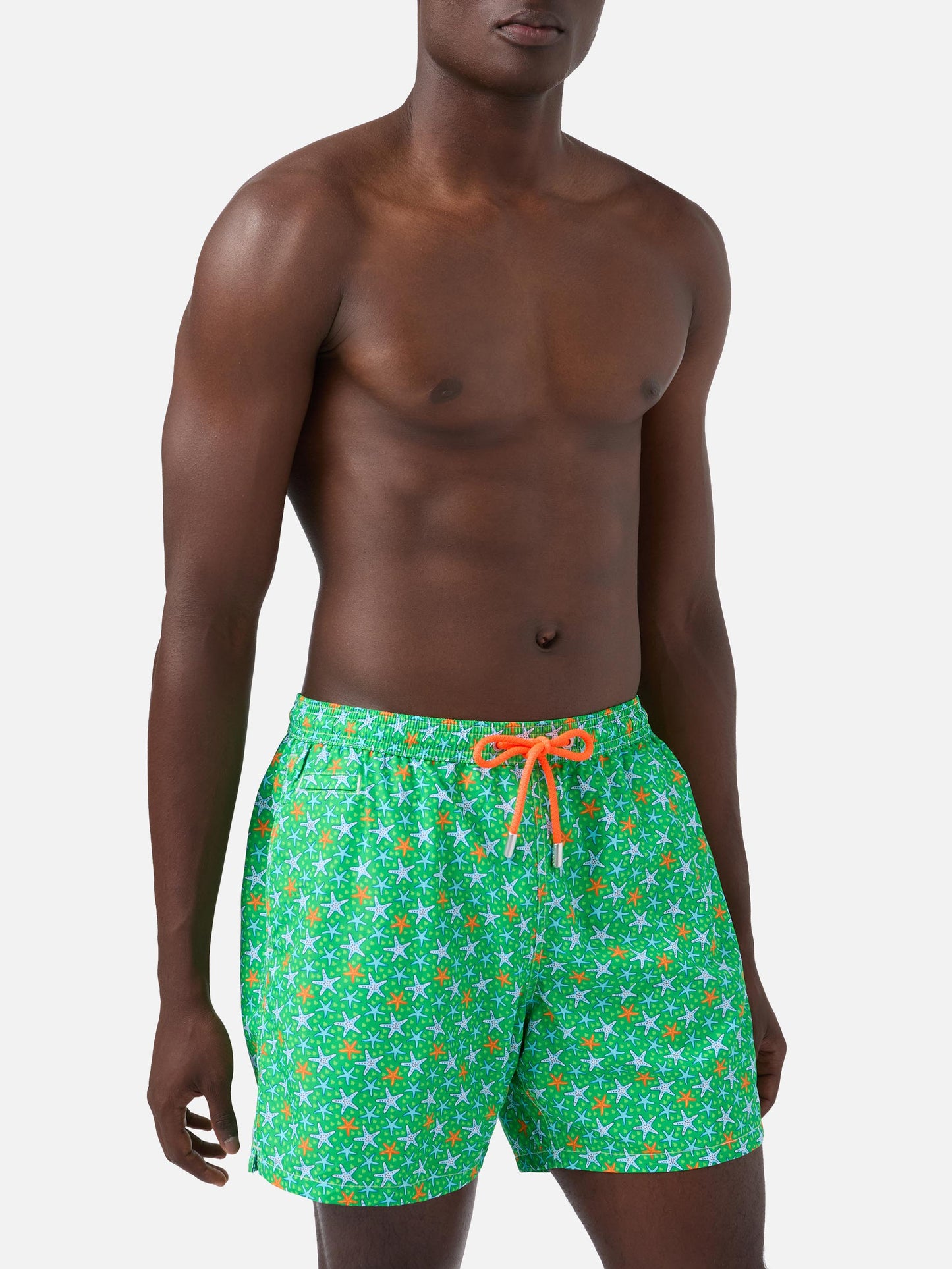 Herren-Badeshorts aus leichtem Stoff mit mehrfarbigem Seestern-Print