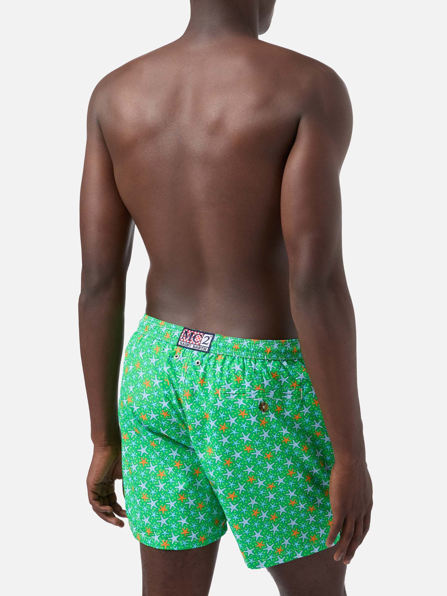 Herren-Badeshorts aus leichtem Stoff mit mehrfarbigem Seestern-Print