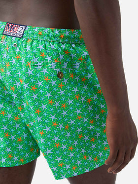 Herren-Badeshorts aus leichtem Stoff mit mehrfarbigem Seestern-Print