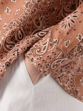 Camicia classica Meredith con stampa bandana marrone