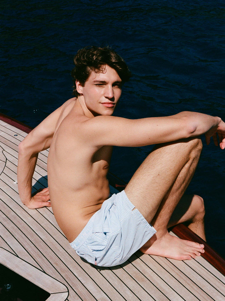 Costume mare Patmos in seersucker a righe azzurre chiare