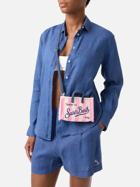 Borsa Phone micro in canvas a righe bianche e rosa con logo a contrasto