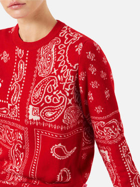 Damenpullover mit rotem Bandana-Jacquard