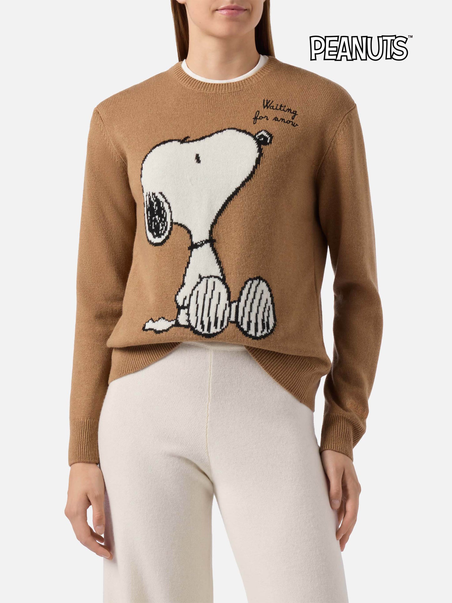 New Queen cashmere-blend sweater in camel with Snoopy jacquard and embroidery | PEANUTS SPECIAL EDITION