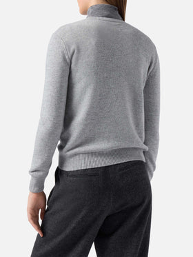 Maglione New Queen in misto cashmere grigio con ricamo Lucky in love