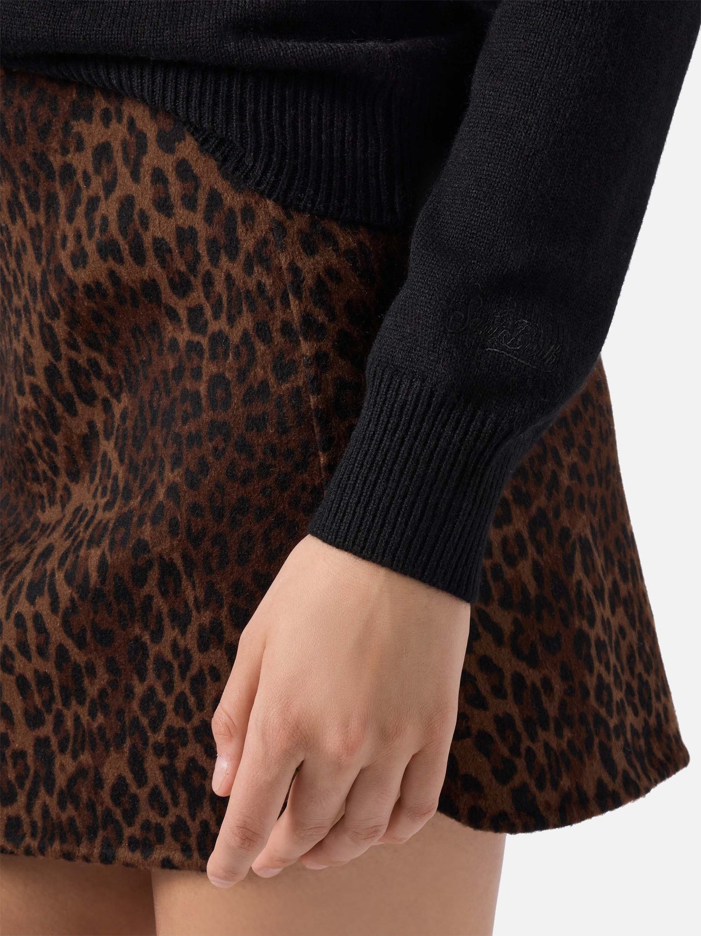 New Queen cashmere-blend sweater in black with Bollicine e Pailettes embroidery