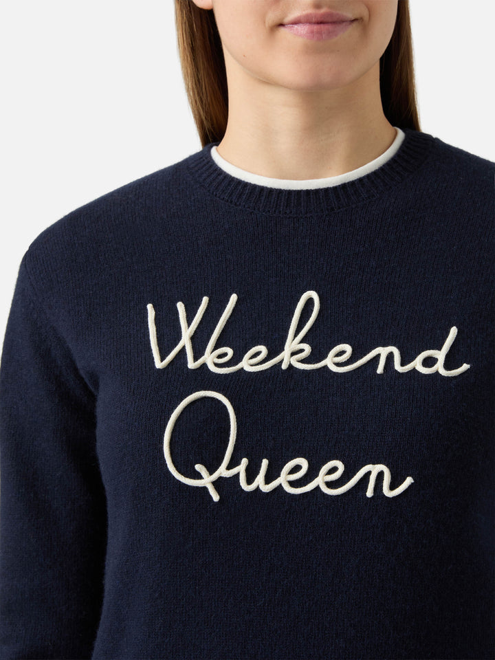 Maglione New Queen in misto cashmere blu con ricamo Weekend Queen