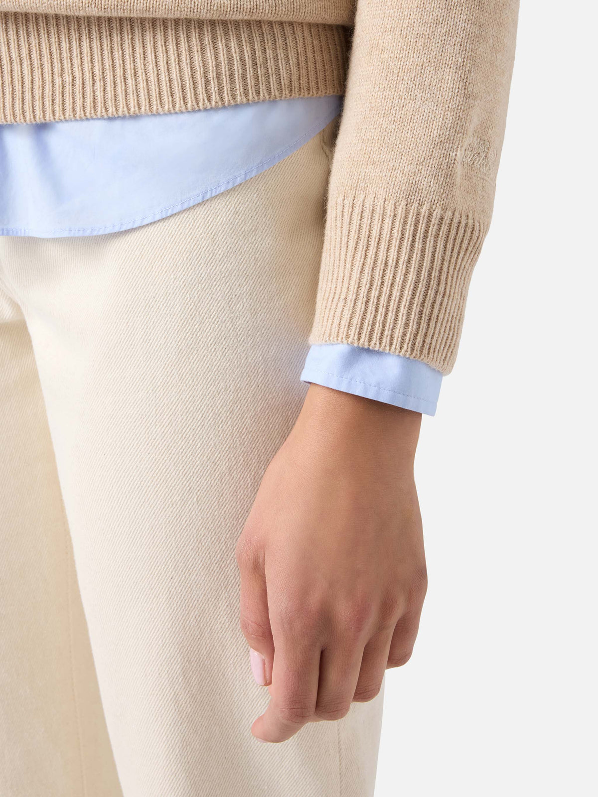 Jersey de punto beige New Queen con cuello redondo y bordado Diva con strass 
