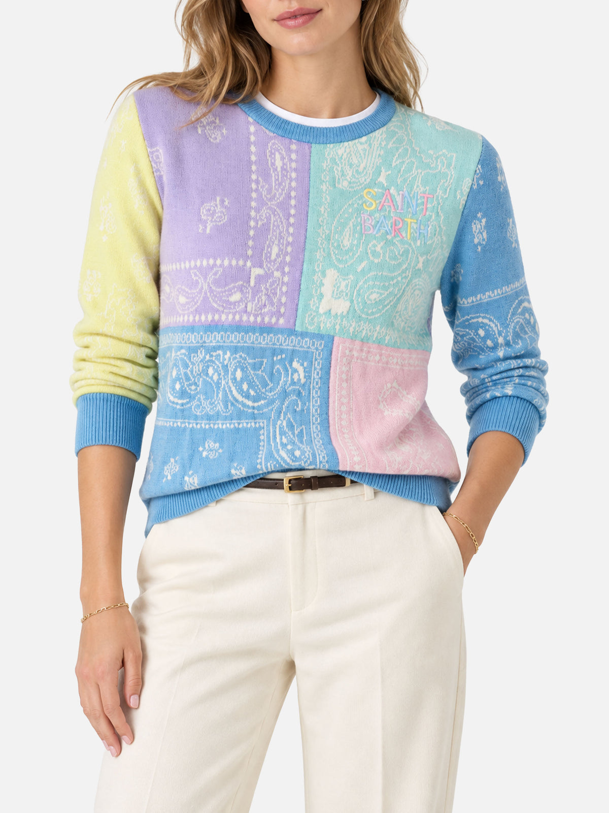 Pull femme en maille brossée avec imprimé bandana 