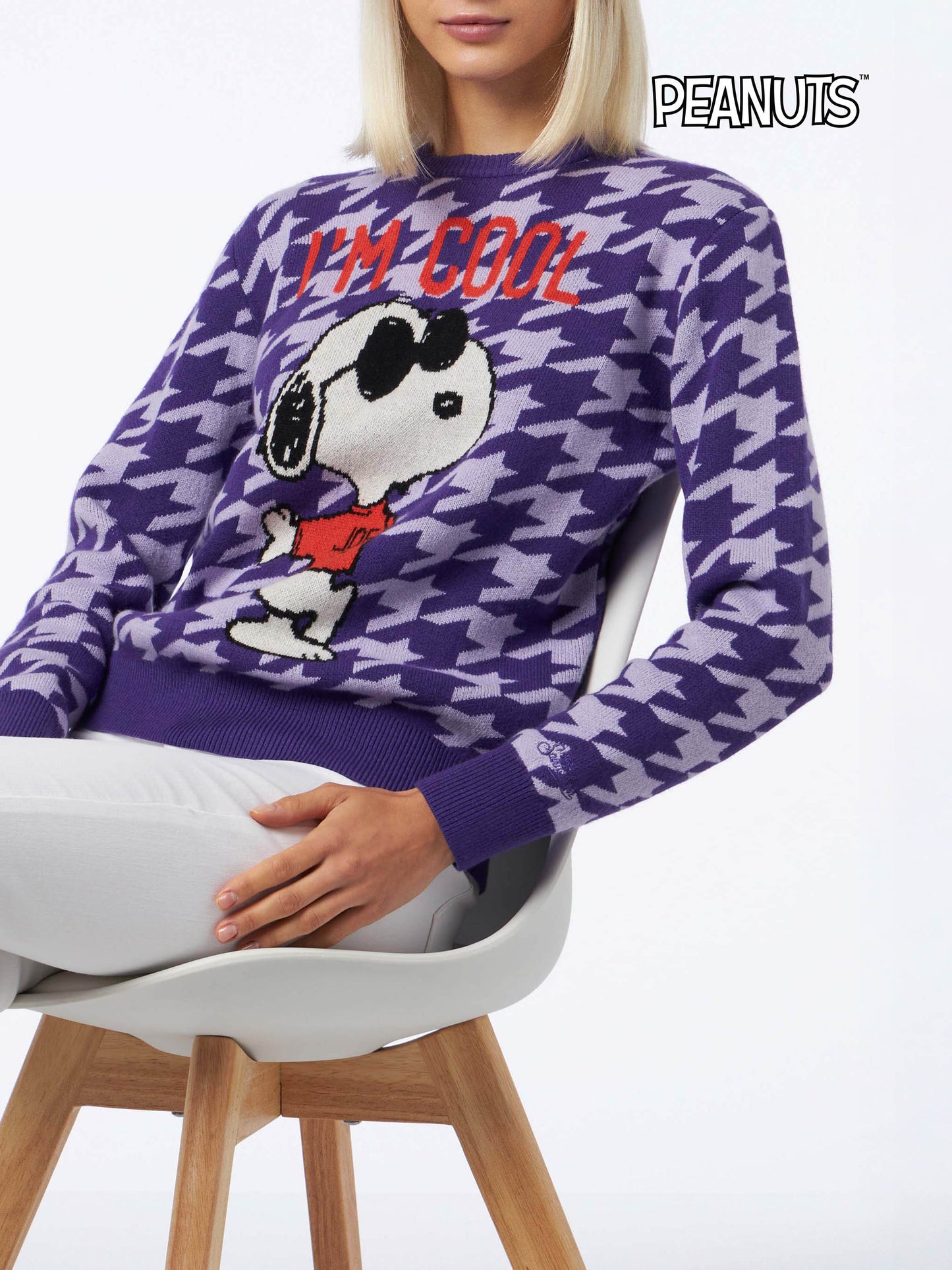 Woman crewneck pied de poule sweater with Snoopy jacquard | SNOOPY PEANUTS™ SPECIAL EDITION