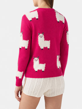 Nouveau pull New Queen en mélange d’alpaga fuchsia avec broderie L Amour 