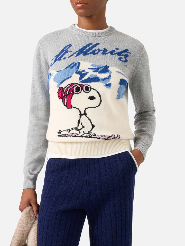 Grauer New Queen Rundhals-Strickpullover mit Ski fahrendem Snoopy als Intarsie | Special edition 