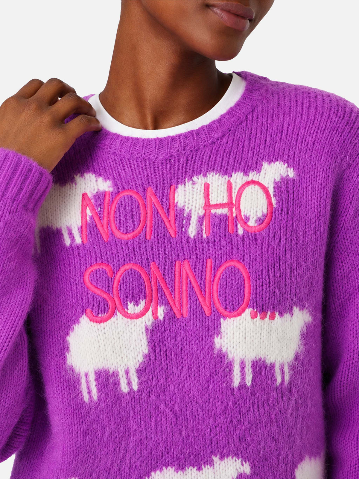 Nouveau pull brossé lilas Queen avec broderie 